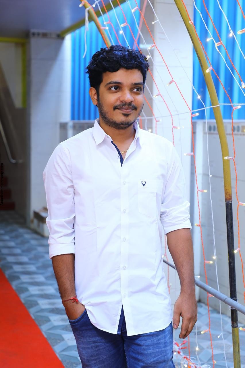 P R விக்னேஷ்